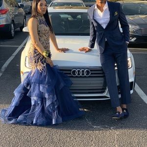 I am selling my beautiful prom dress!!